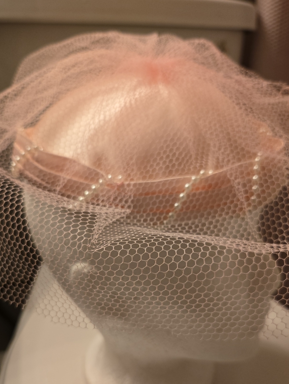 Vintage Lux 1950's Formal Pillbox Satin Hat Pearl Detail - Picture 14 of 15